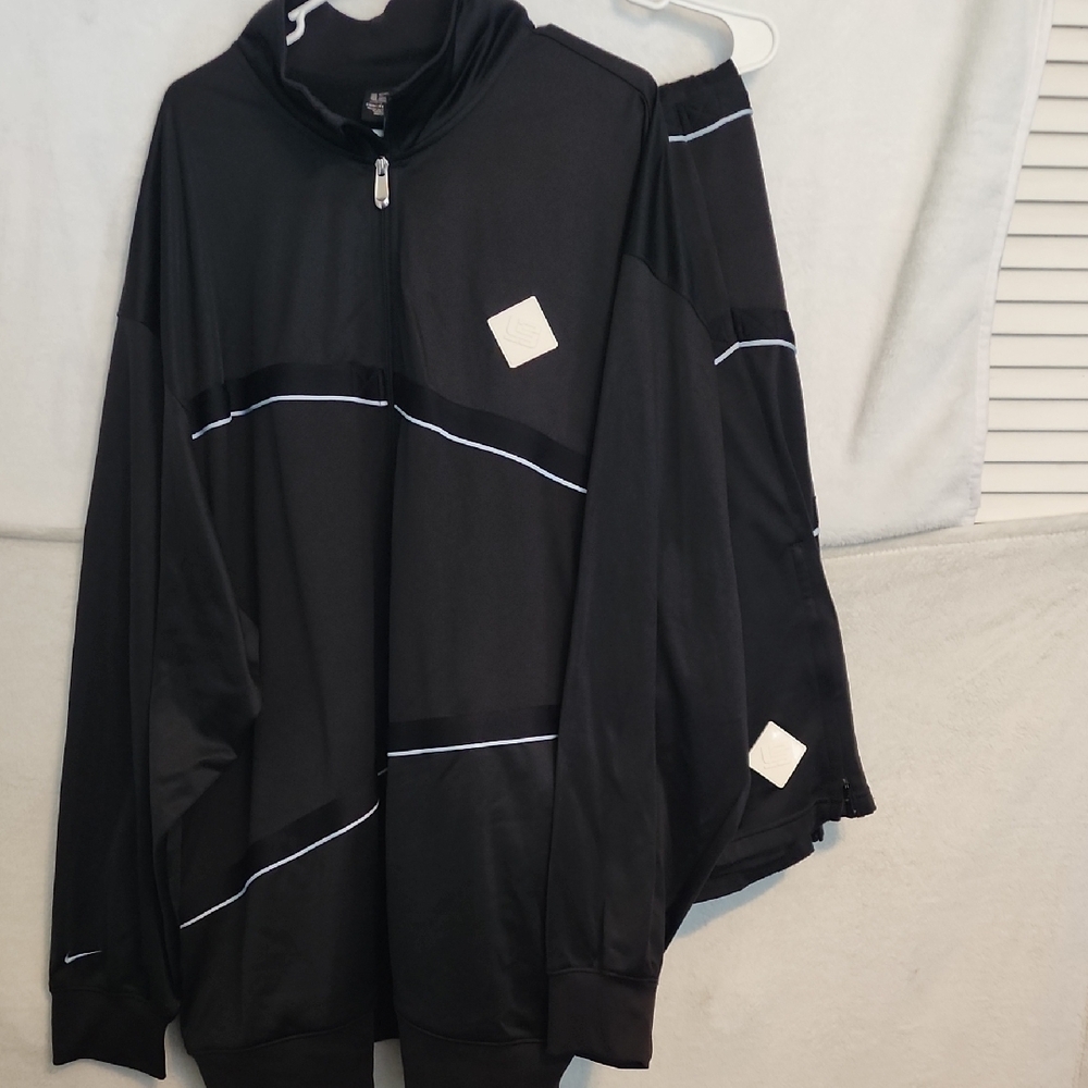Stylish Lebron James Nike Black Zip-Up Sweat Suit for Men